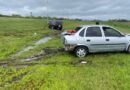 LA TIGRA- UNA CAMIONETA EMBISTIÓ A UN AUTOMÓVIL QUE TERMINÓ IMPACTANDO CONTRA UNA JIRAFA DE LUZ