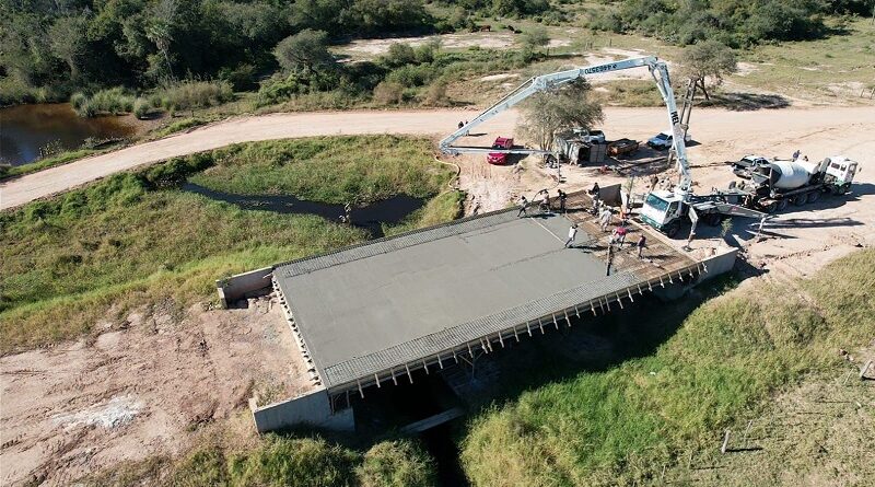 LA PAVIMENTACIÓN DE LA RUTA PROVINCIAL 30 ALCANZÓ EL PUENTE Y SE ACERCA A LAGUNA LIMPIA